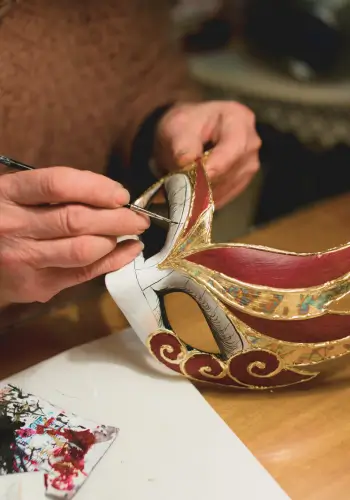 Artisan crafting a Venetian mask, reflecting Design Your Italy’s expertise in curating authentic experiences